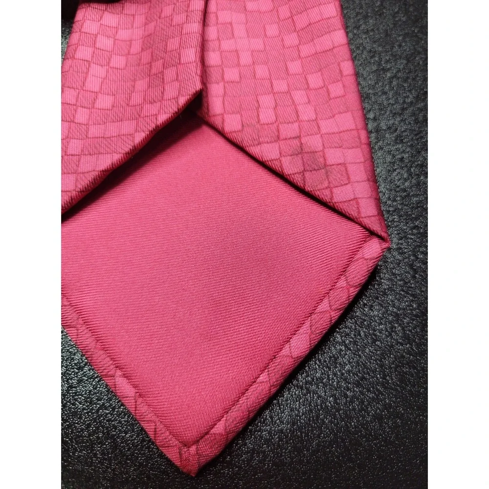 Hermes Men's Necktie Pink Geometric 100% Silk 3.5 x 58 Good